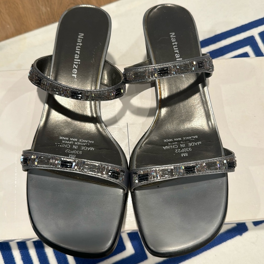 Naturalizer metallic heeled sandal with beaded embellishments size 8M
